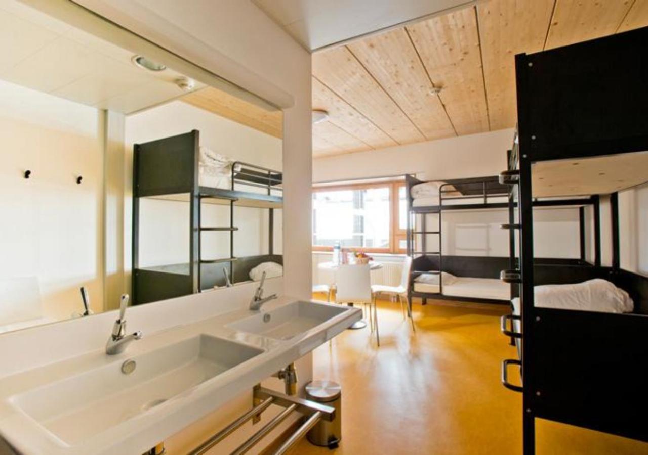 Bed 6-Bed Male Dormitory Ensuite Shower – Shared Toilets