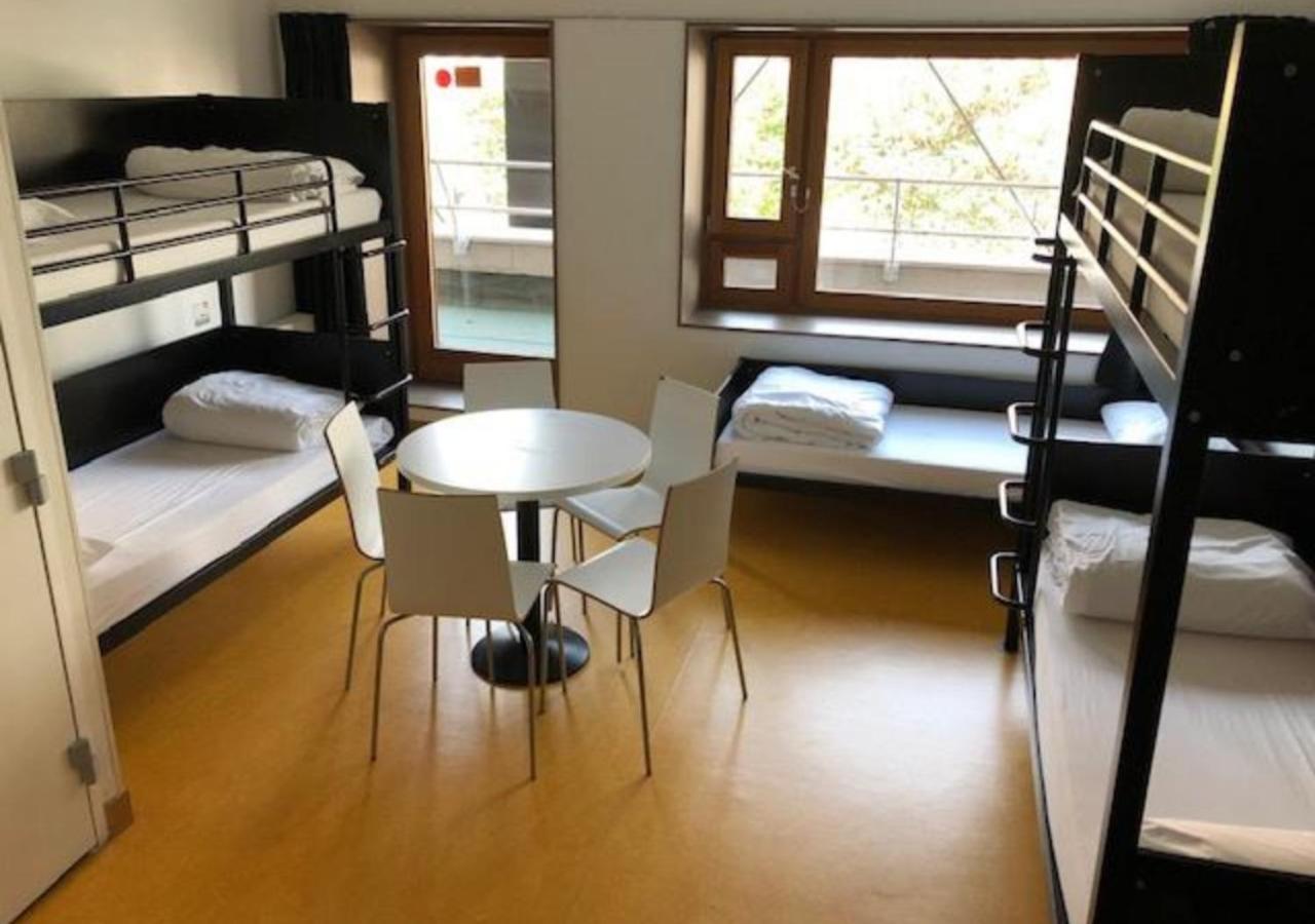 Bed 5-Bed Female Dormitory Ensuite Shower – Shared Toilets