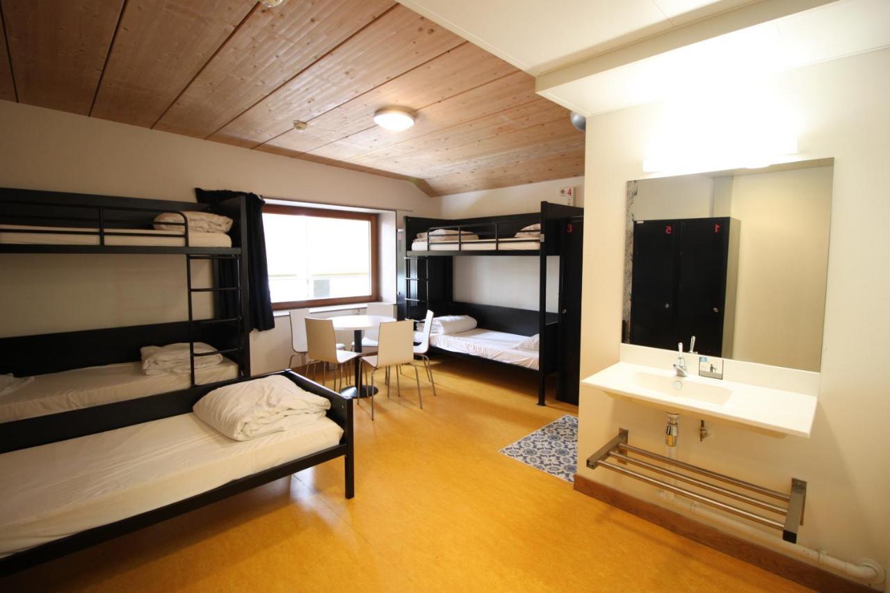 Bed 5-Bed Female Dormitory Ensuite Shower – Shared Toilets