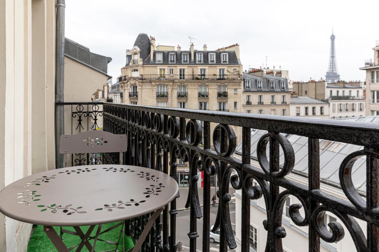 Double Room Eiffel Tower View