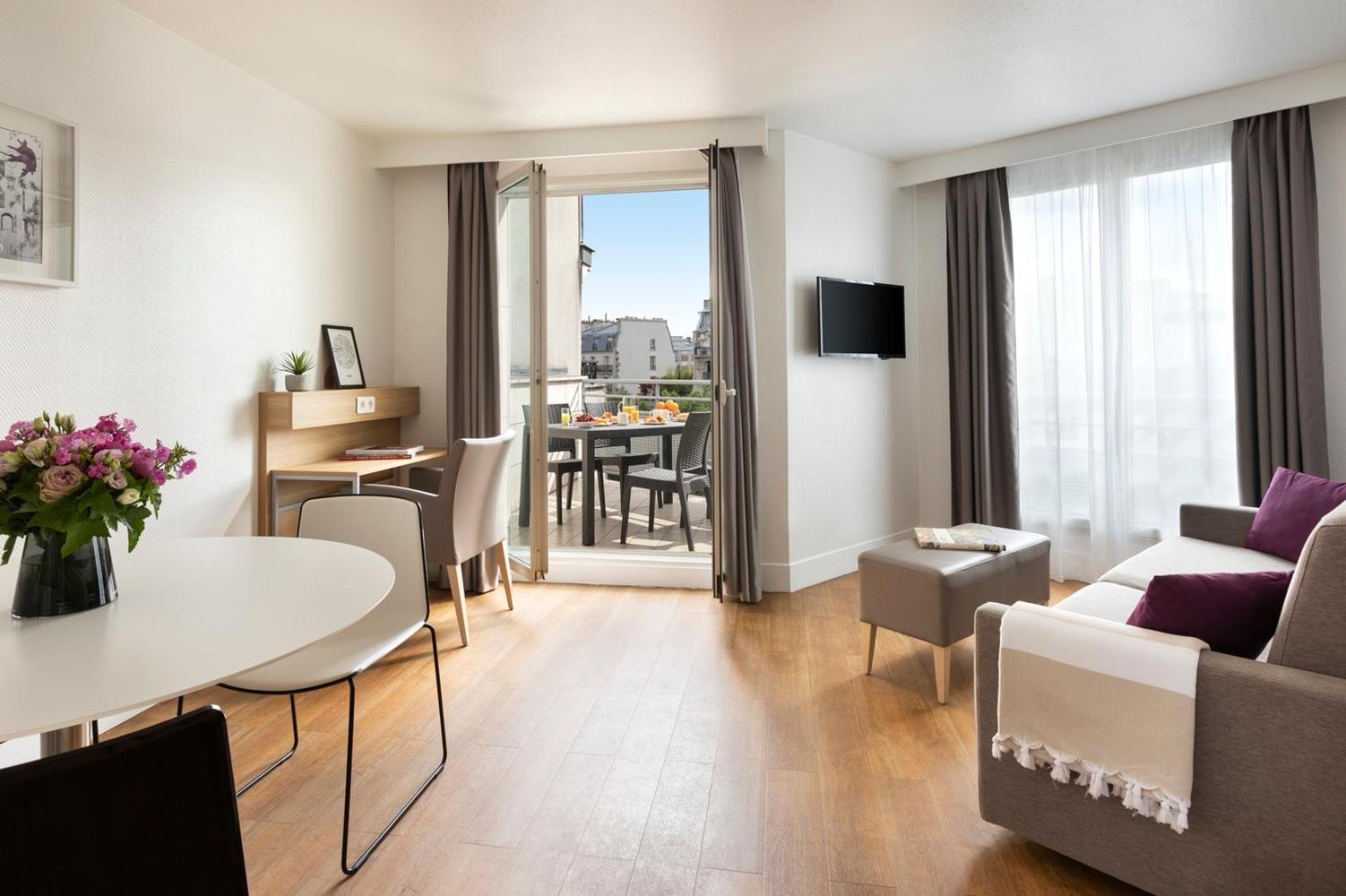 Deluxe Apartment