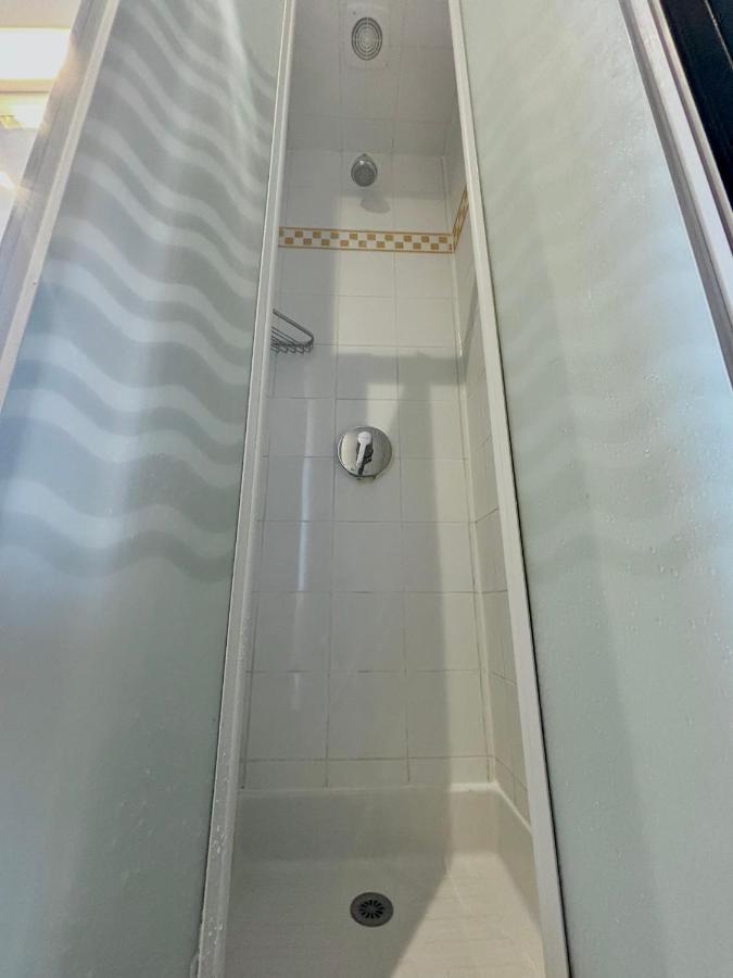 Posto Letto in Dormitorio Misto con 4 Letti