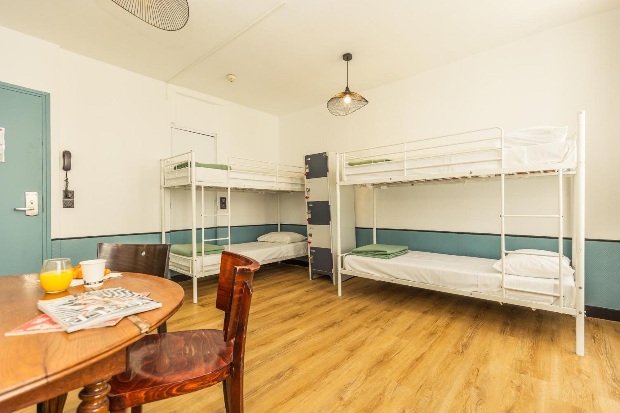 Posto Letto in Dormitorio Femminile con 6 Letti