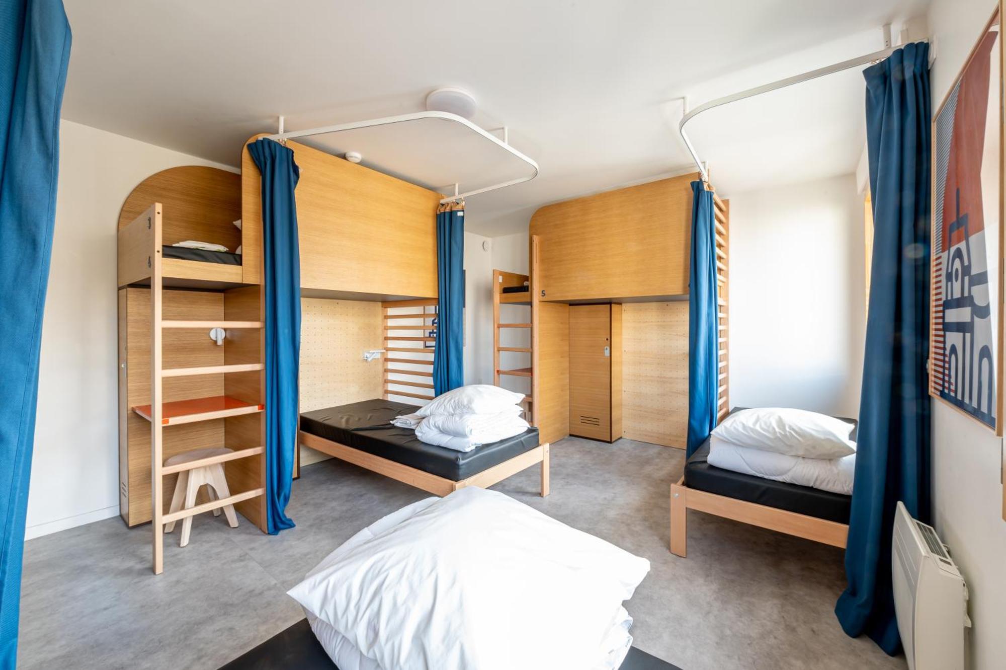Single Bed 6-Bed Dormitory Room