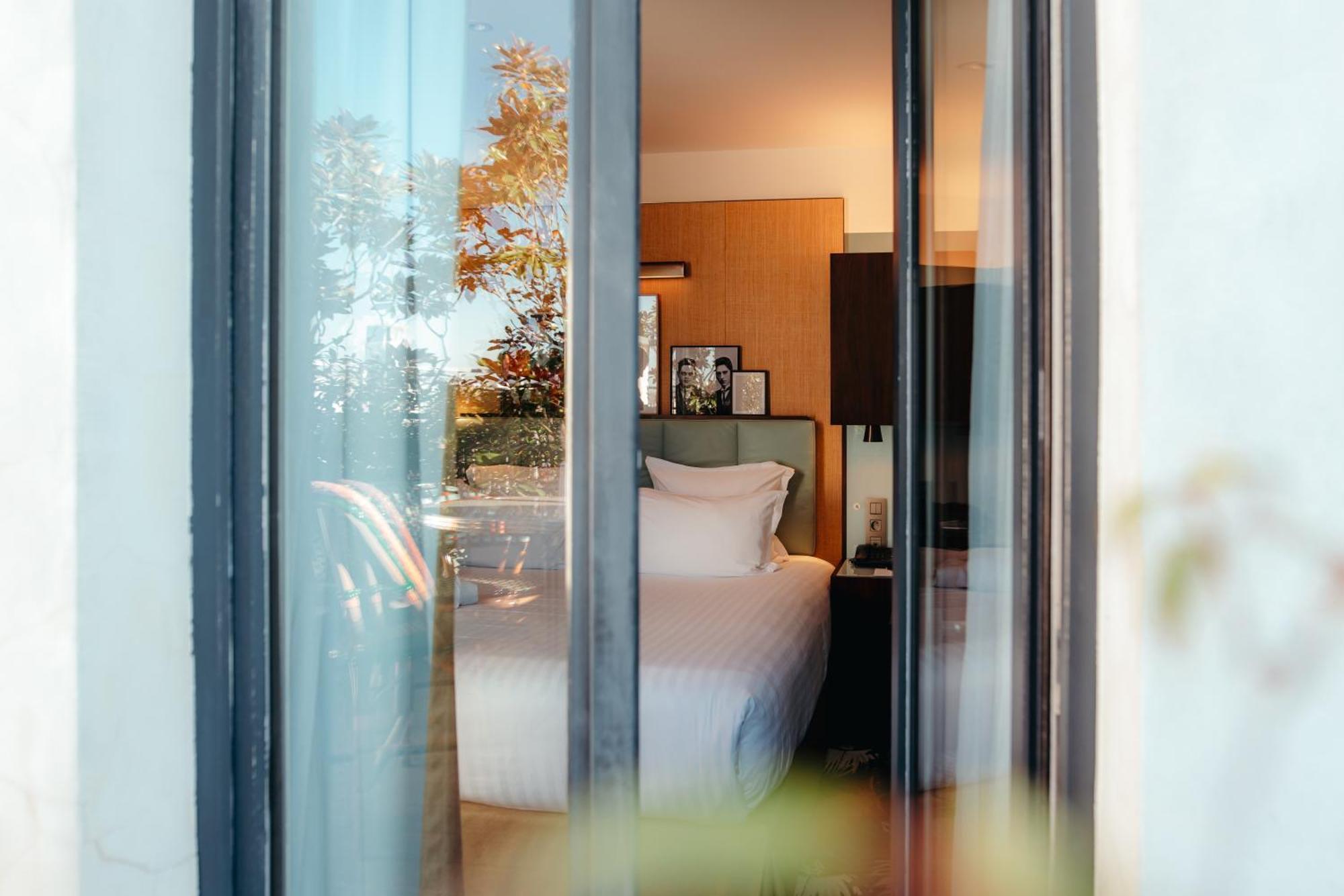 Suite con Terrazza e Accesso Piscina