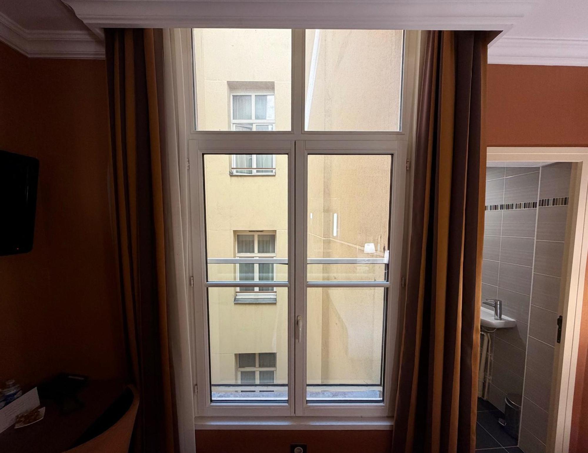 CLASSIC Double Room – Courtyard View