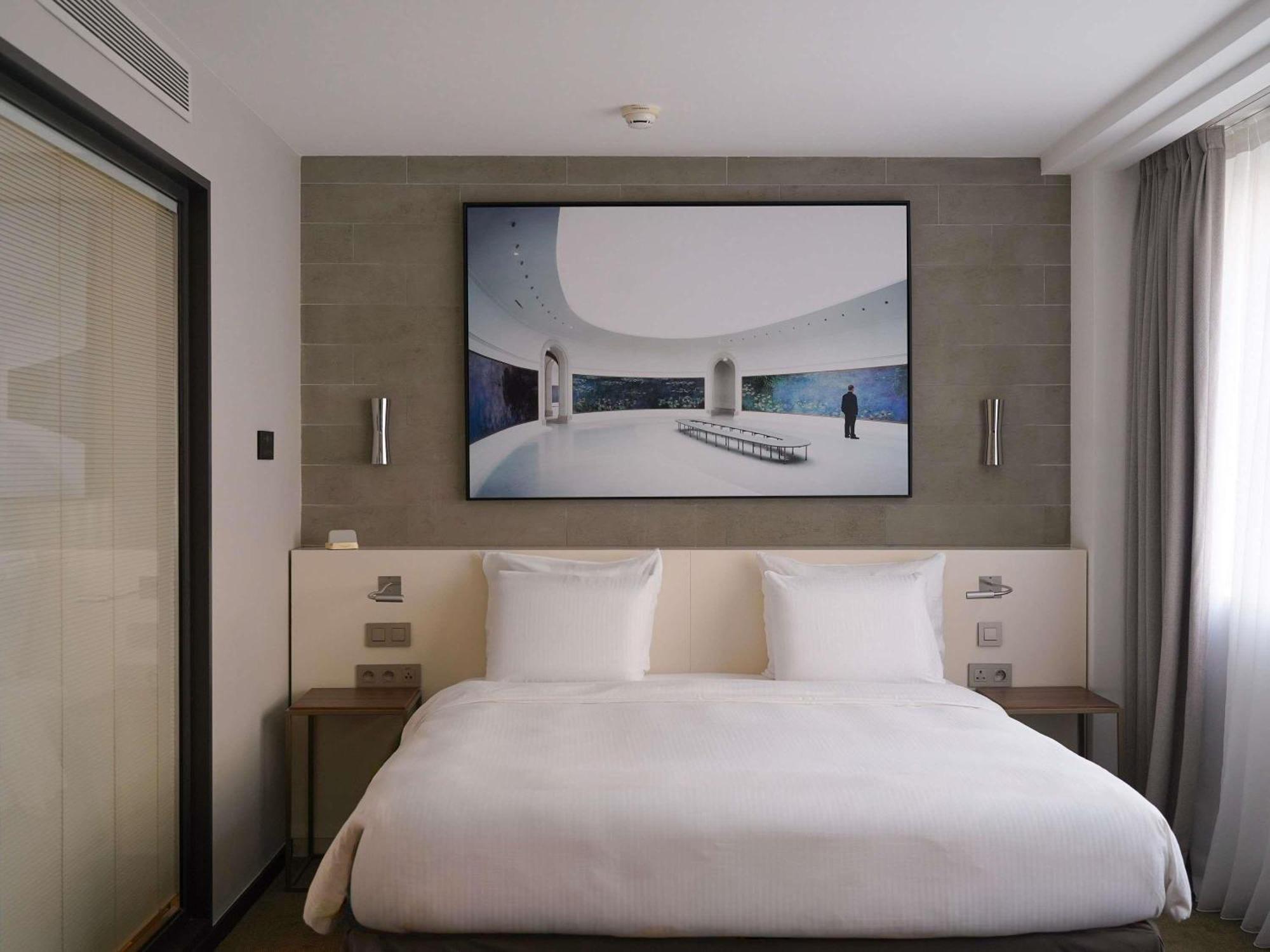Junior Suite King con Divano Letto e Vista Torre Eiffel