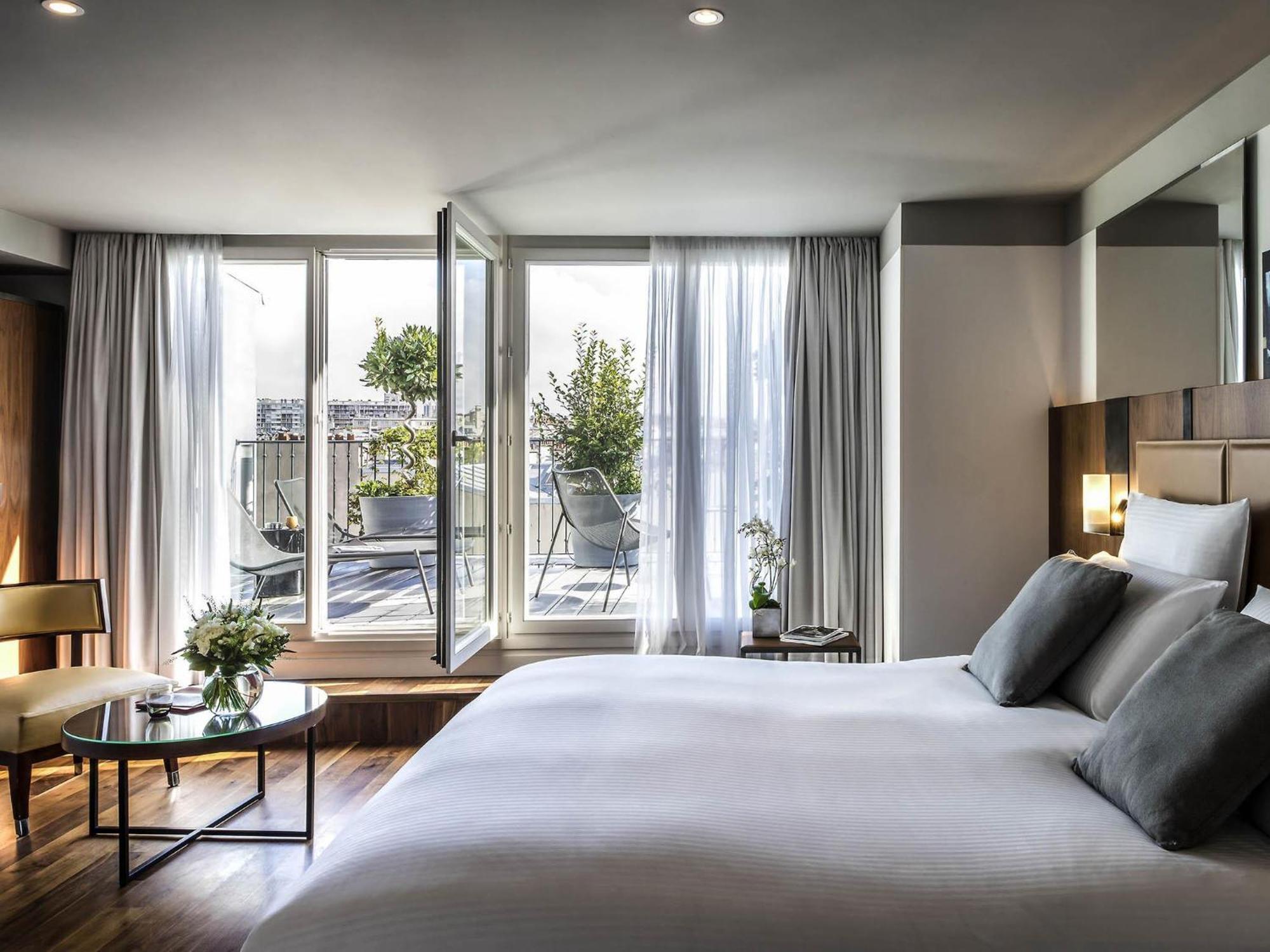 King Suite Lounge Access Terrace