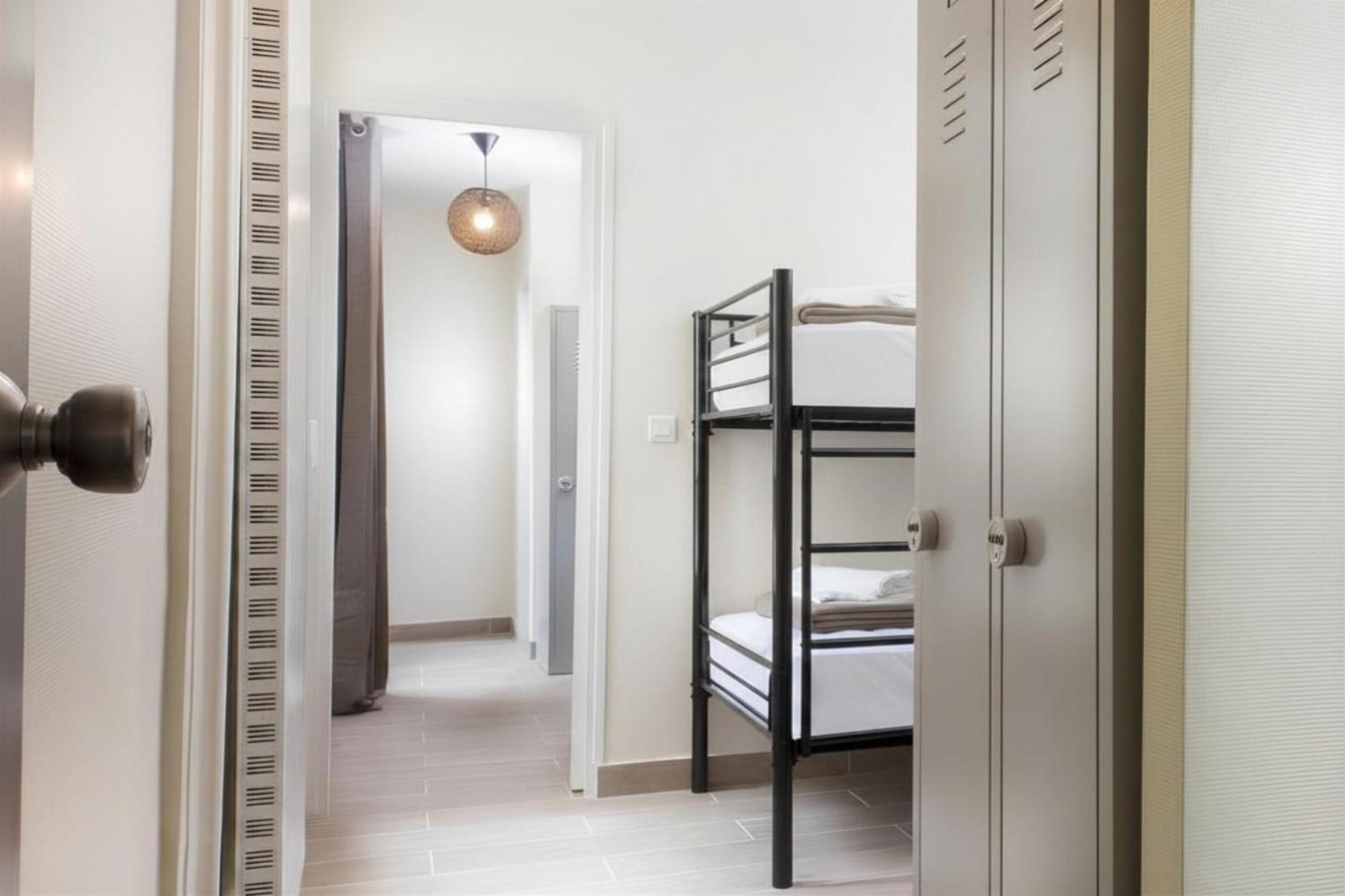 Posto Letto in Dormitorio Misto con 8 Letti