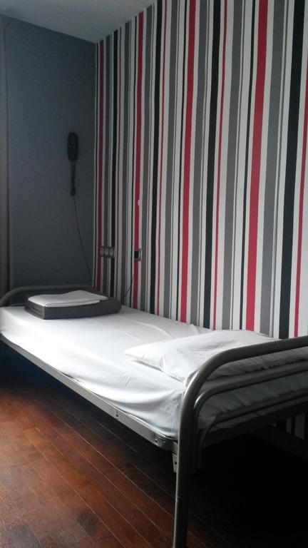 Posto Letto in Dormitorio Misto con 4 Letti