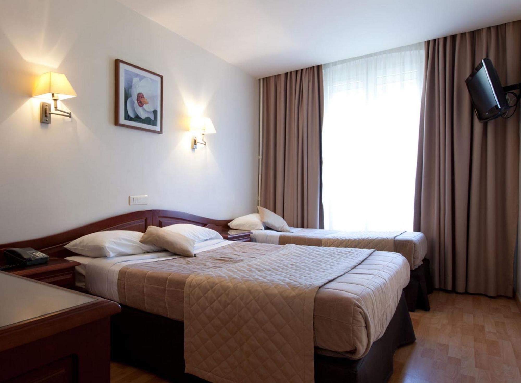Triple Room,521156634:JPEG
