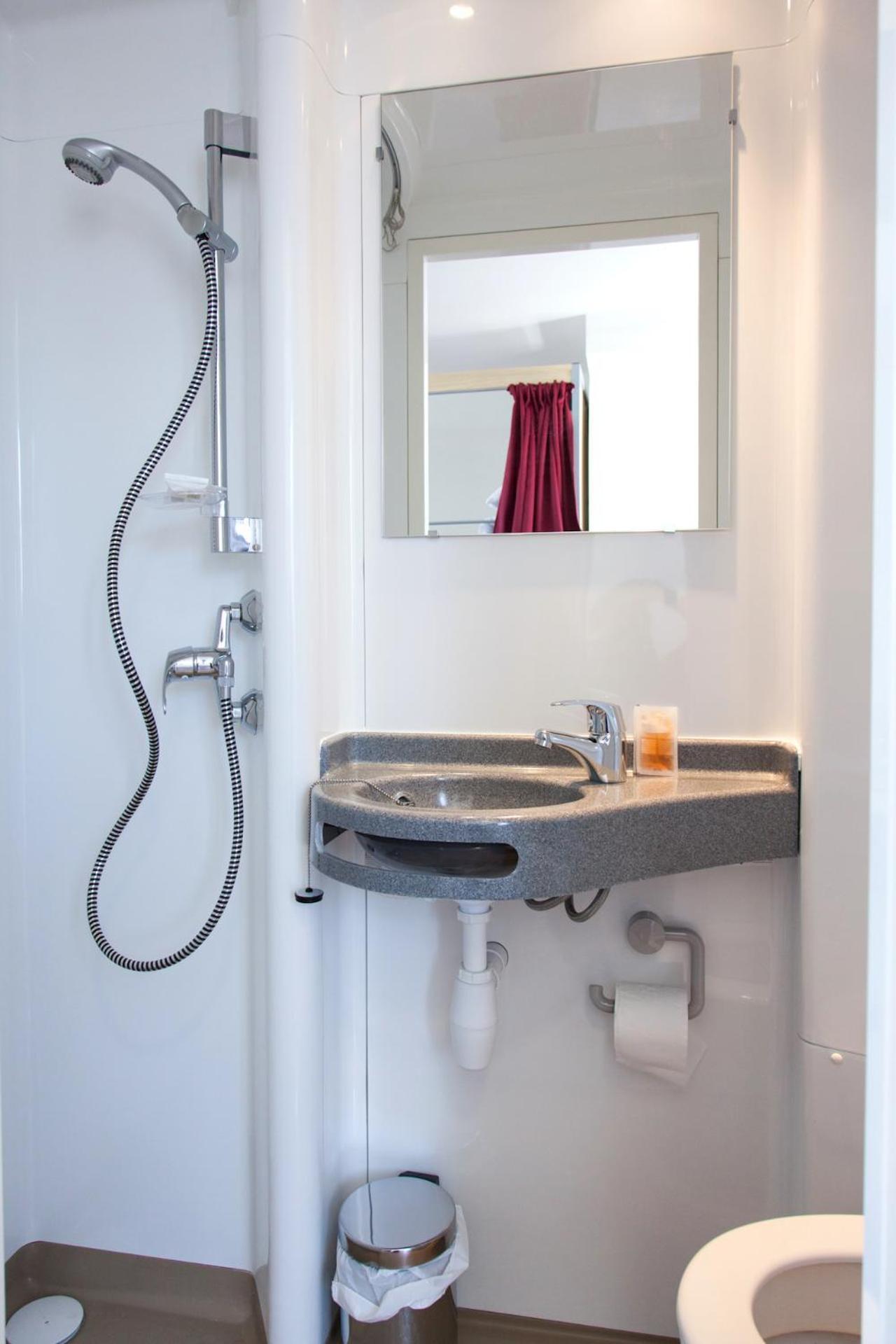 Posto Letto in Dormitorio con 4 Letti e Bagno Privato