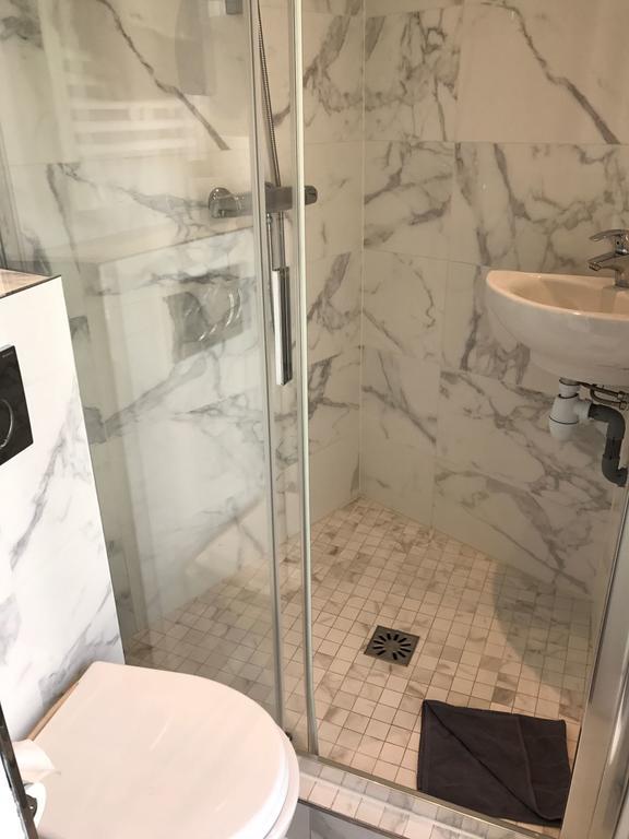 Superior Twin Room Shower or bath