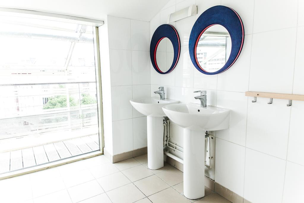 Camera Doppia con Letti Singoli e Bagno in Comune