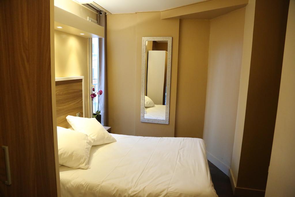 Basic Double Room Shower