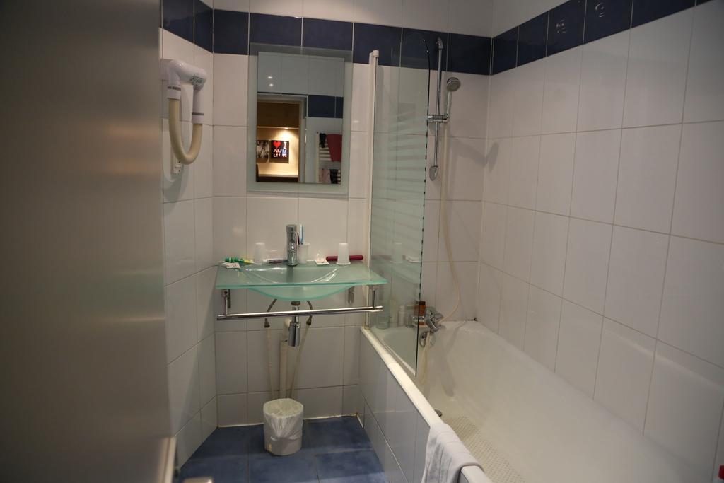 Standard Twin Room Shower or Bath