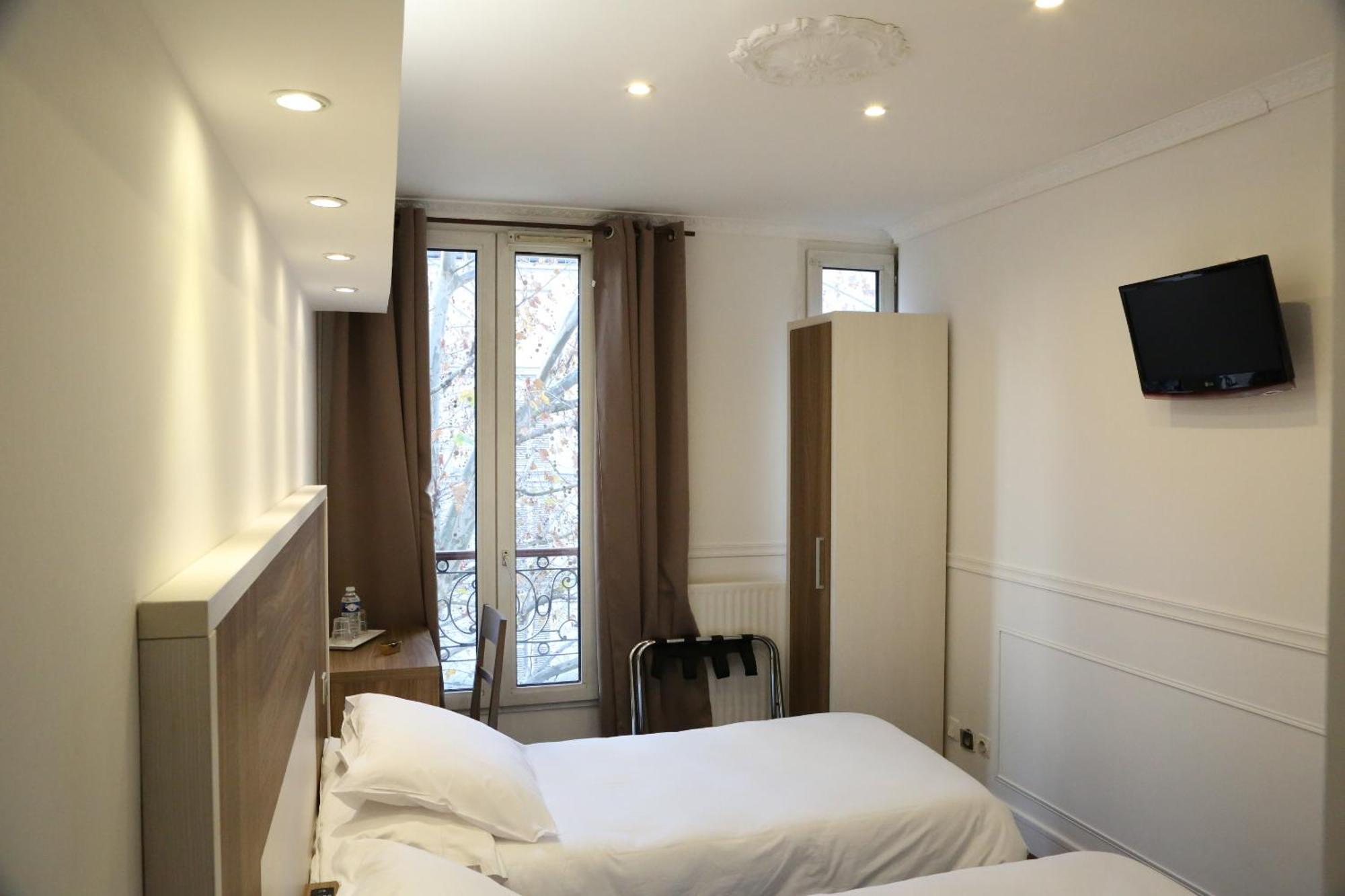 Standard Twin Room Shower or Bath