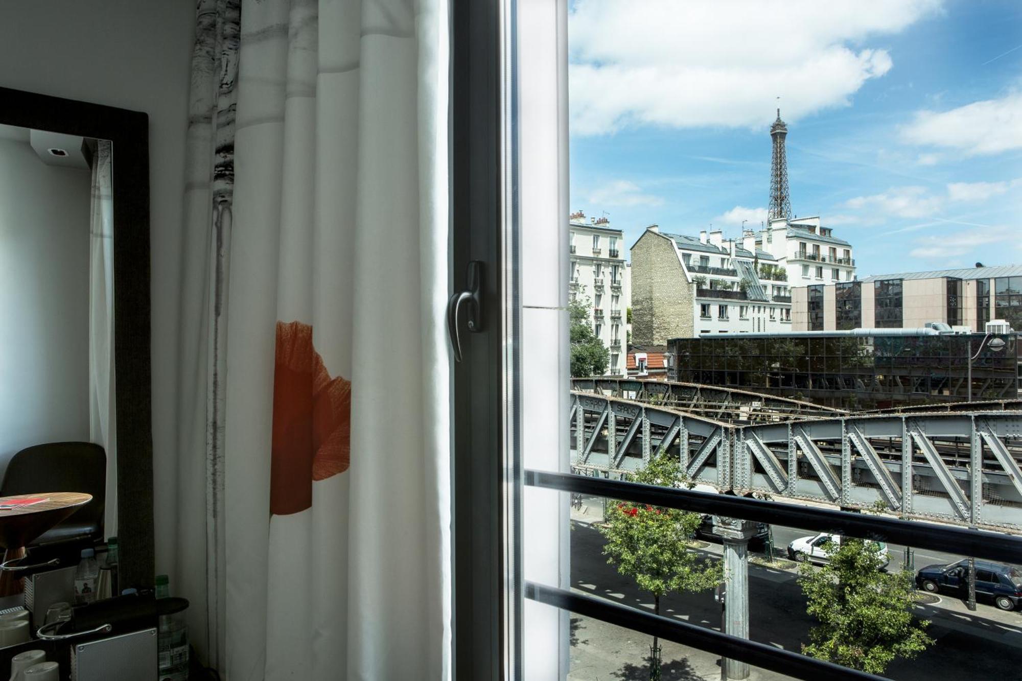 Privilege Room Eiffel Tower View 3rd 4th floor