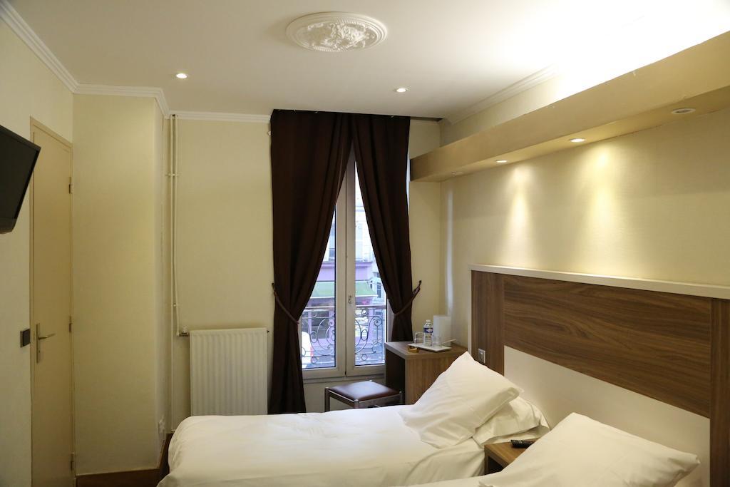 Standard Twin Room Shower or Bath