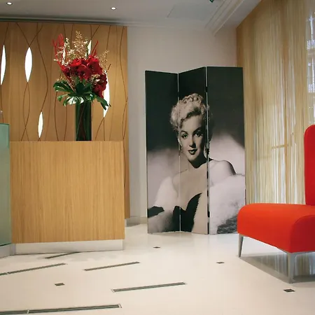 Westside Arc De Triomphe Hotel-3